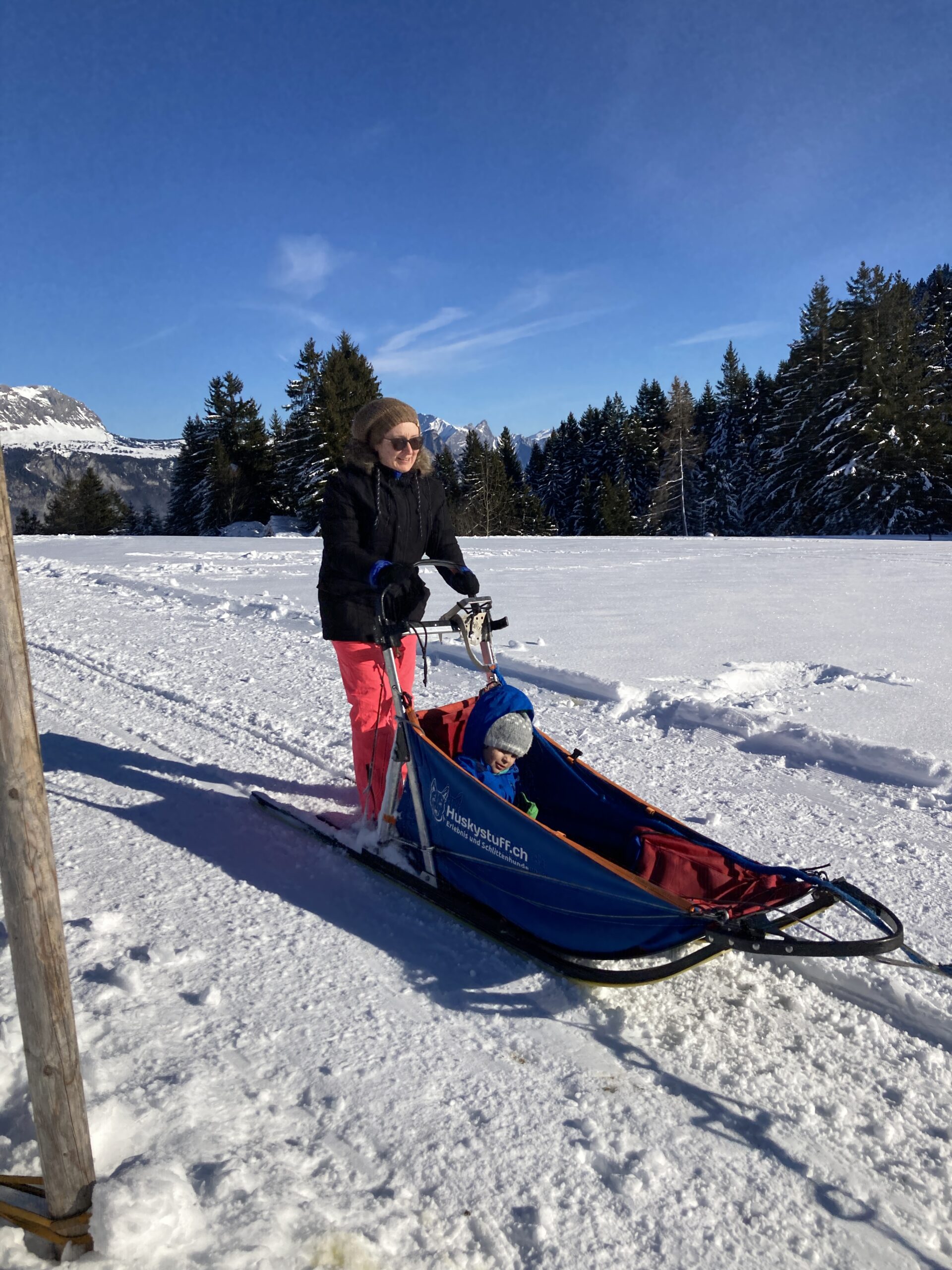 familie-kind-behinderung-hundeschlitten-anlass